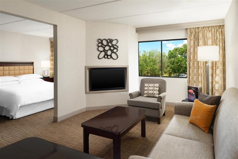 Sheraton Suites Orlando Airport Hotel Room photo